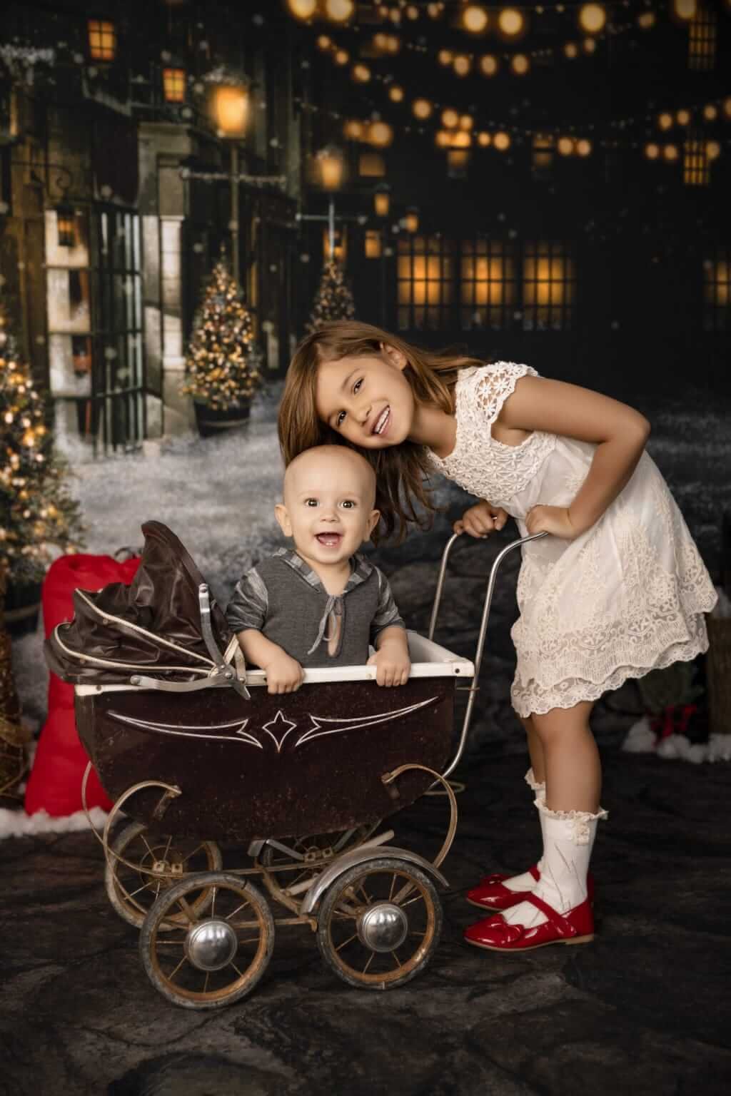 Deux enfants lors d'une mini séance de Noël à Granby — Rébecca Vandal, photographe à Granby