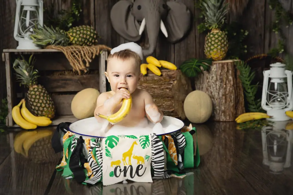 Photo d'un bébé garçon lors de son smash the cake à Granby.