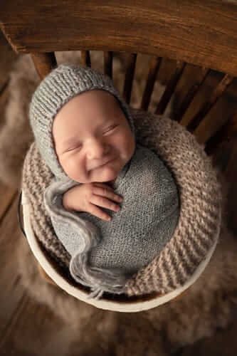 Photo d'un nouveau-né souriant
