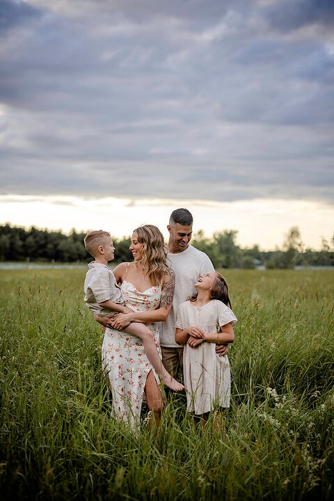 Photo de famille à Granby, par Rébecca Vandal - Photographe