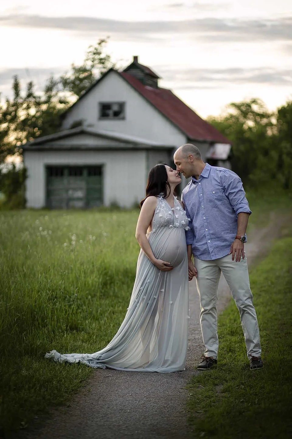 Séance photo de maternité et de couple d'une femme enceinte à Granby — Rébecca Vandal, photographe à Granby